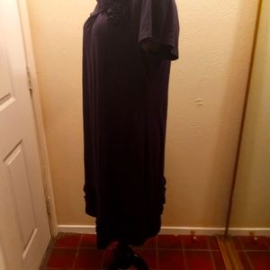 💜 A-lined midi dress with flower and ruffle decor